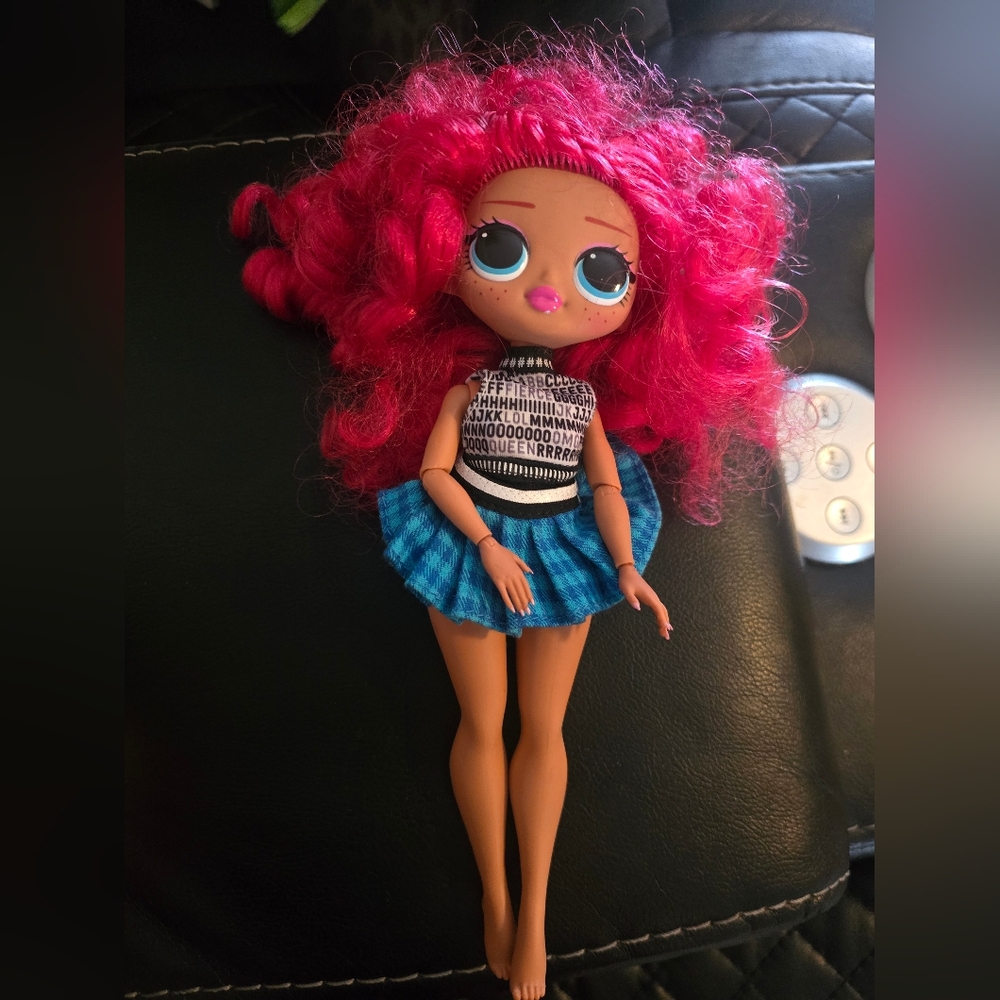 L.O.L. Surprise O.M.G. Class Perez Fashion Doll Size 9.5